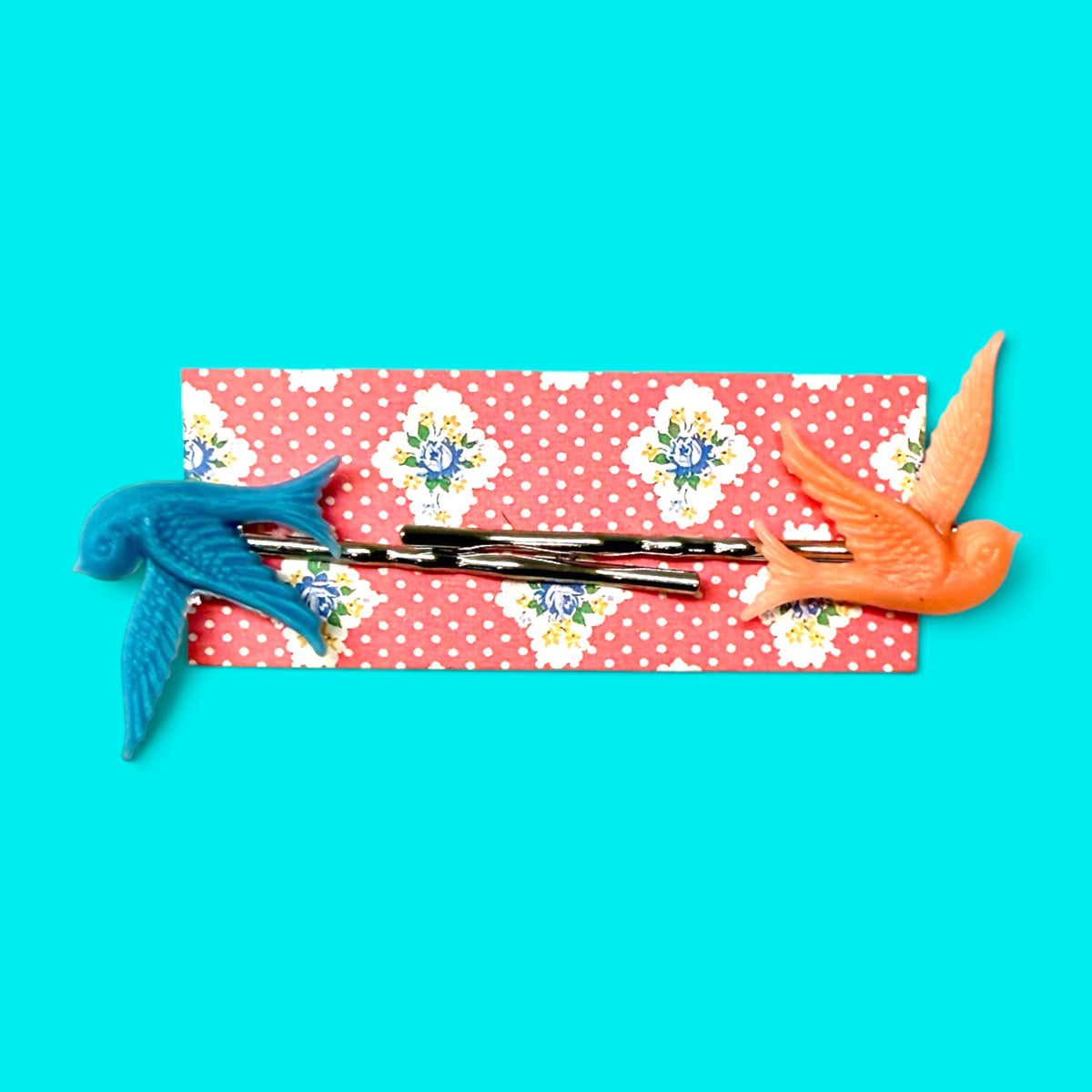 Retro Mrs. Pea Bird Hair Slides