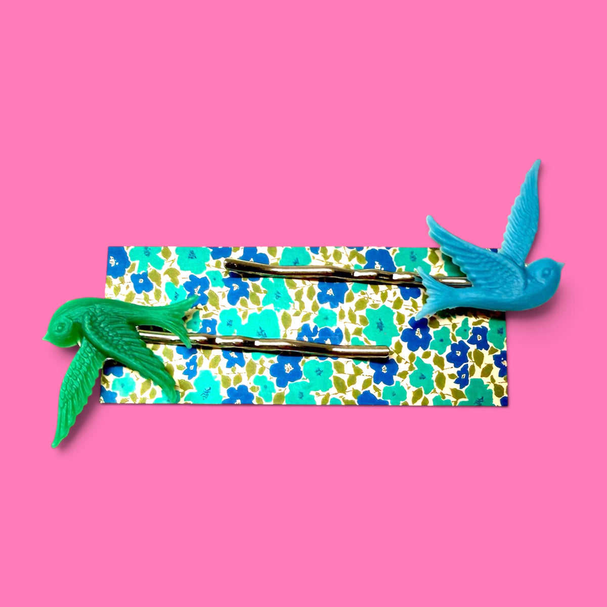 Retro Mrs. Pea Bird Hair Slides